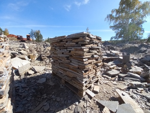 Плитняк златолит серебристый для мощения на бетон купить в Куровском