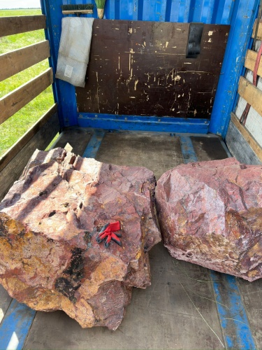 Ландшафтные глыбы красно-фиолетовые 200-1000 килограмм купить в Куровском