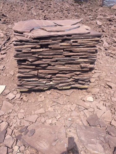 Плитняк лемезит бордовый для цоколя 1,5-2 см купить в Куровском