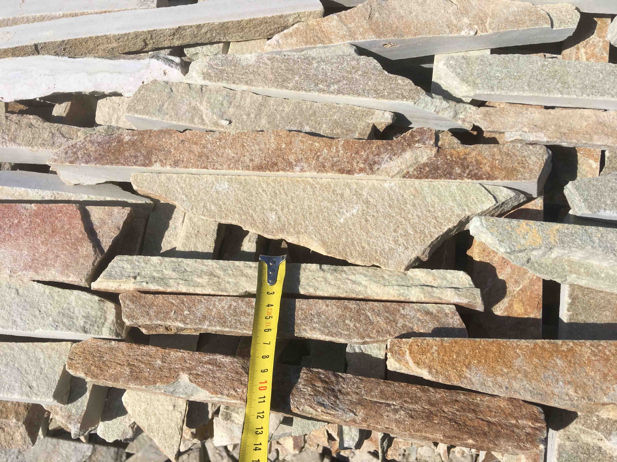 Горбушка златолит золотистый для облицовки купить в Куровском