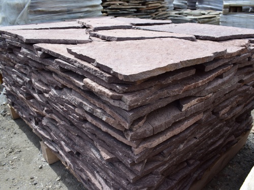 Плитняк лемезит бордовый для облицовки цоколя 20-25 мм  купить в Куровском