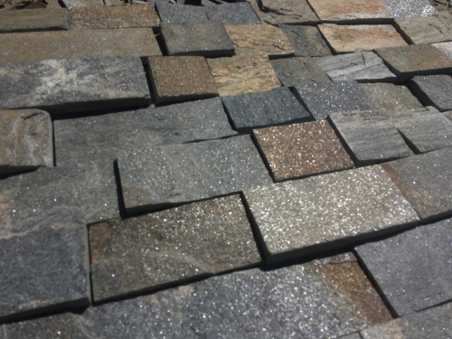 Плитка пилёная златолит Уральский для цоколя, отмостки купить в Куровском