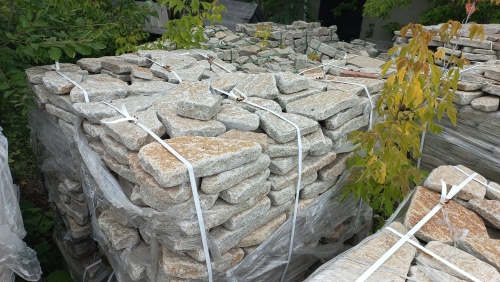 Гранитный плитняк галтованный для парковки купить в Куровском