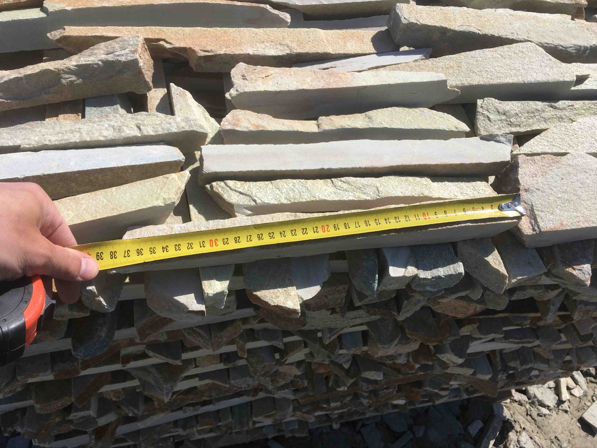 Горбушка златолит золотистый для облицовки купить в Куровском