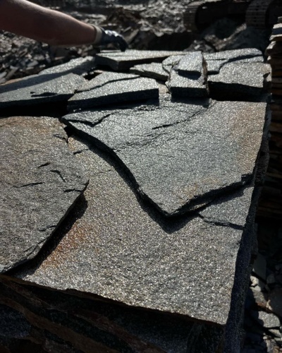 Плитняк златолит серебристый для фасада купить в Куровском