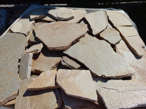 Плитняк златолит жёлтый для цоколя купить в Куровском