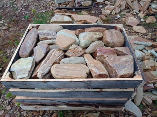 Златолит жёлтый, жёлто-зелёный глыбки и валуны для ланшафтного дизайна купить в Куровском