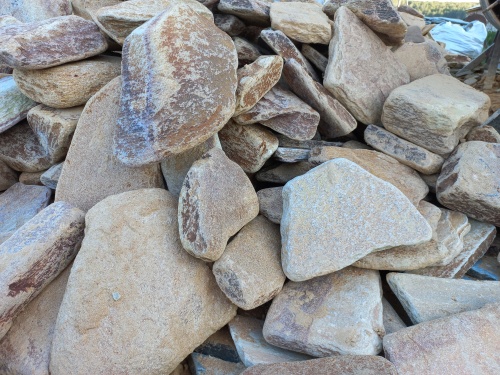 Златолит жёлтый, жёлто-зелёный глыбки и валуны для ланшафтного дизайна купить в Куровском