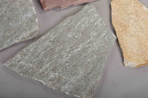 Плитняк златолит Уральский для цоколя, отмостки купить в Куровском