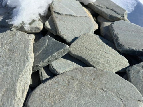 Плитняк златолит зелёный галтованный для фасада купить в Куровском