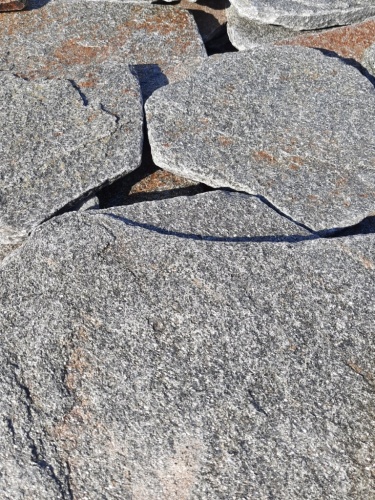 Златолит серебристый галтованный для лестниц купить в Куровском