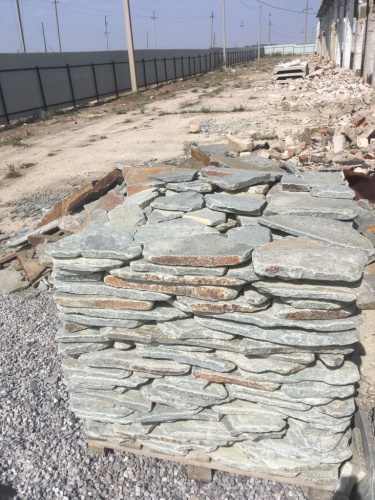 Златолит серебристый галтованный для лестниц купить в Куровском