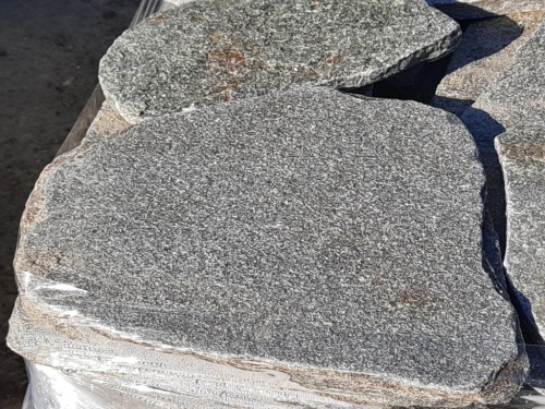 Златолит серебристый галтованный для лестниц купить в Куровском