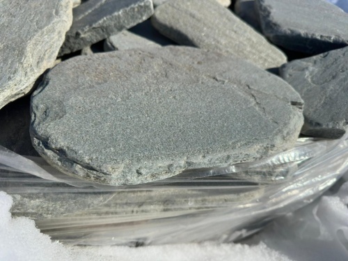 Плитняк златолит зелёный галтованный для мощения на бетон купить в Куровском